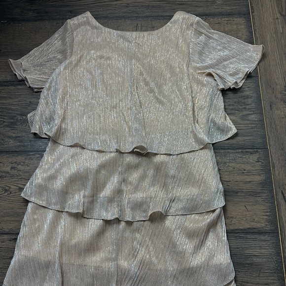 SLNY Shimmering Champagne Top - Picture 4 of 7